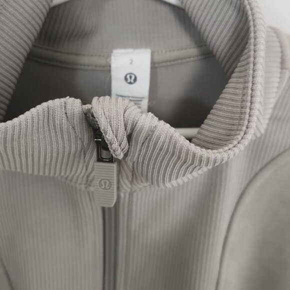 Lululemon Brushed Softstreme Ribbed Half Zip Riverstone Size 2 EUC - Picture 3 of 8